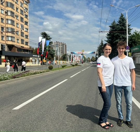 Сегодня вместе с сыном приняла участие в десятом спортивно-благотворительном «Zaбеге ради жизни», который проводился при поддержке Главы Карачаево-Черкесской Республики.