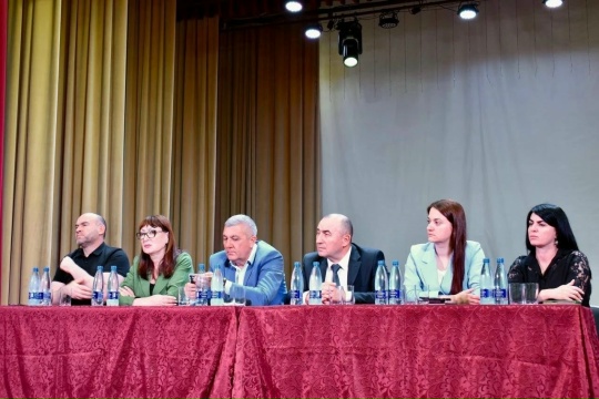 Уполномоченный по правам ребенка в КЧР Алакаева Мария Юрьевна в составе межведомственной комиссии приняла участие во встрече, которая по поручению Главы КЧР Рашида Бориспиевича Темрезова прошла с семьями участников СВО в Малокарачаевском районе