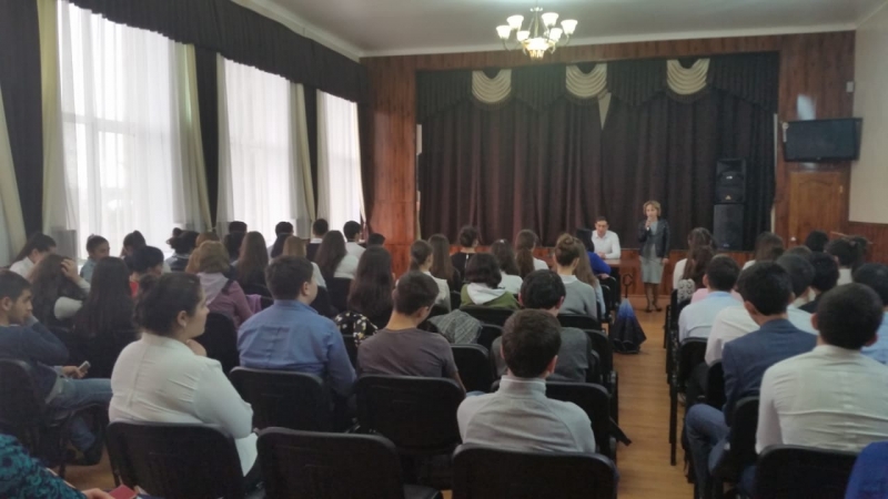 Аппаратом Уполномоченного по правам ребёнка в КЧР, совместно с Аппаратом Уполномоченного по правам человека республики проведена совместная образовательная акция - «Единый урок по правам человека для учащихся школ республики».