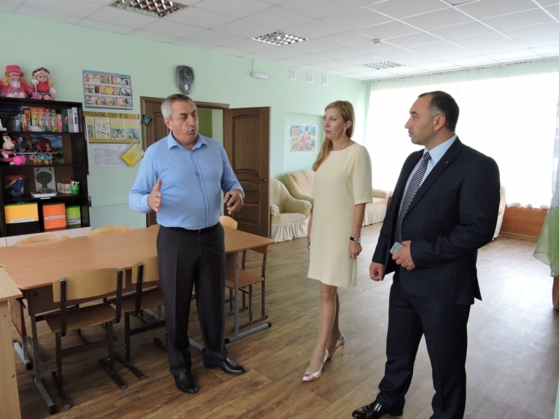 Уполномоченный по правам ребёнка в Карачаево -Черкесской Республике совместно с Министром труда и социального развития КЧР посетила РГКУ РДДИ «Забота».