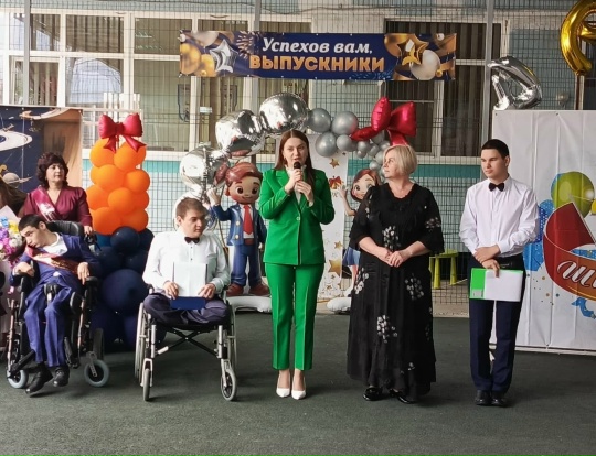 По ежегодной традиции праздник последнего звонка провожу с детьми «Республиканского детского дома-интерната для умственно отсталых детей «Забота».