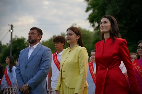 Уполномоченный по правам ребенка в Карачаево-Черкесской Республике Алакаева Мария Юрьевна стала участником одного из самых ярких событий лета - Общереспубликанского выпускного «Выпускники Первых»!