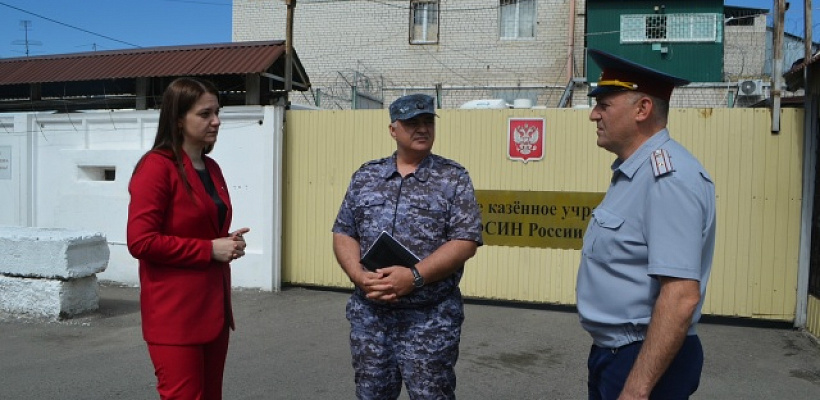 Накануне Уполномоченный по правам ребенка в Карачаево-Черкесской Республике Алакаева Мария Юрьевна проверила соблюдение прав и законных интересов несовершеннолетних, содержащихся в следственном изоляторе №1 ОФСИН России по Карачаево-Черкесской Республике.